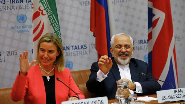 High Representative of the European Union for Foreign Affairs and Security Policy Federica Mogherini and Iranian Foreign Minister Mohammad Javad Zarif (R) react during a plenary session at the United Nations building in Vienna, Austria July 14, 2015. - Sputnik Afrique