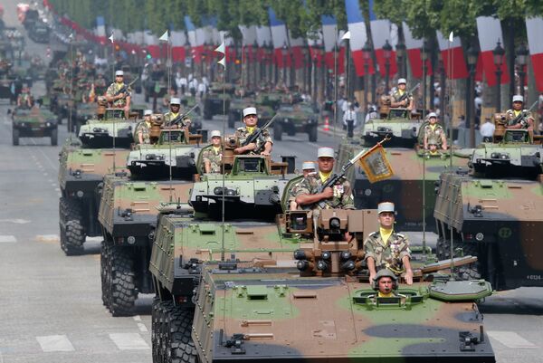 Le défilé militaire du 14 juillet sur les Champs-Élysées - Sputnik Afrique