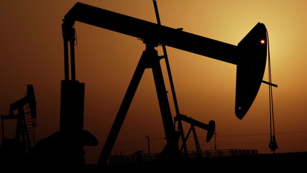 In response to the high cost of US shale, Saudi Arabia has been selling its massive stockpile of crude oil at rock-bottom prices. - Sputnik Afrique
