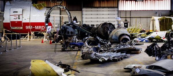 The wreckage of the Malaysia Airlines flight MH17 which was shot down over Ukraine in July 2014, laid out in a hangar on Gilze-Rijen airbase in the southern Netherlands. - Sputnik Afrique