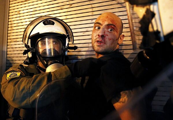 Violentes émeutes à Athènes - Sputnik Afrique