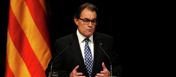 Catalonia's President Artur Mas attends a conference in Barcelona, assessing the situation after a symbolic vote on the region's independence from Spain, November 25, 2014 - Sputnik Afrique