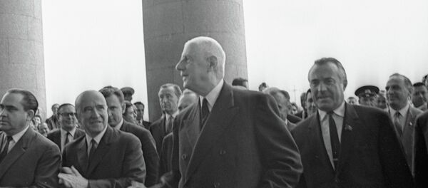 Шарль де Голль, Елютин и Петровский в МГУ - Sputnik Afrique