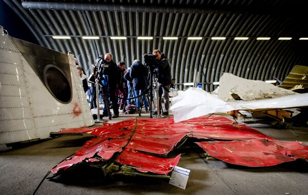 Fragments du Boeing malaisien abattu en Ukraine Fragments du Boeing malaisien abattu en Ukraine - Sputnik Afrique