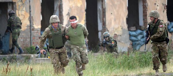Georgian soldiers take part in a multinational NATO military exercise Agile Spirit 2015 at the Vaziani military base outside Tbilisi on July 21, 2015 - Sputnik Afrique