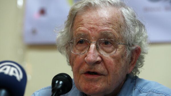 Noam Chomsky discusses Western hypocrisy in terrorism - Sputnik Afrique