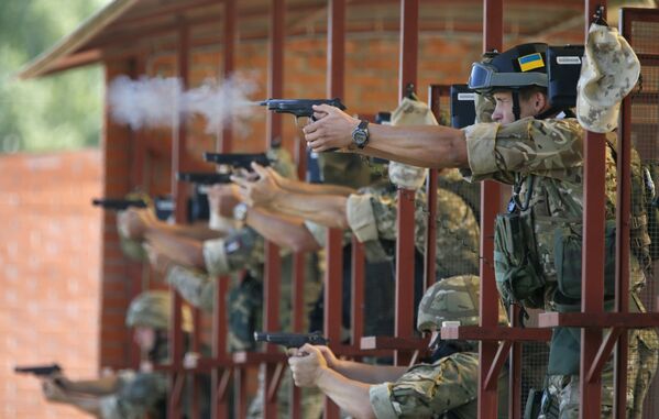 Les exercices de la Garde nationale d'Ukraine près de Kiev - Sputnik Afrique