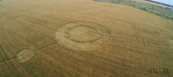 Russie: des traces d'extraterrestres sur un champ Russie: des traces d'extraterrestres sur un champ - Sputnik Afrique