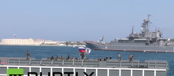 La Flotte russe de la mer Noire montre ses muscles - Sputnik Afrique