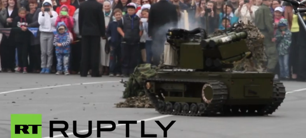 Un robot de combat russe dévoilé au grand public - Sputnik Afrique