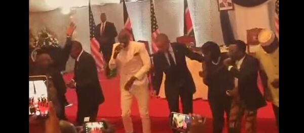 American President BARACK OBAMA Dancing The Lipala Dance in KENYA - Sputnik Afrique