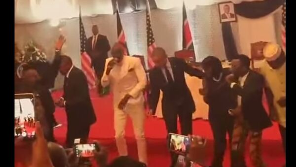 American President BARACK OBAMA Dancing The Lipala Dance in KENYA - Sputnik Afrique