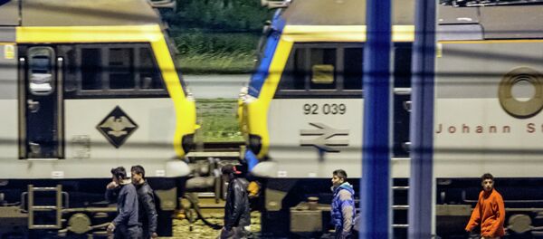 Des milliers de migrants envahissent le tunnel sous la Manche - Sputnik Afrique