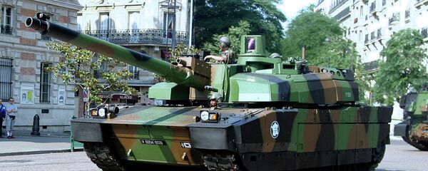 Le char français Leclerc lors d'un défilé militaire à Paris - Sputnik Afrique