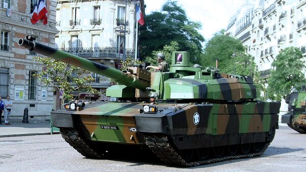 Le char français Leclerc lors d'un défilé militaire à Paris - Sputnik Afrique