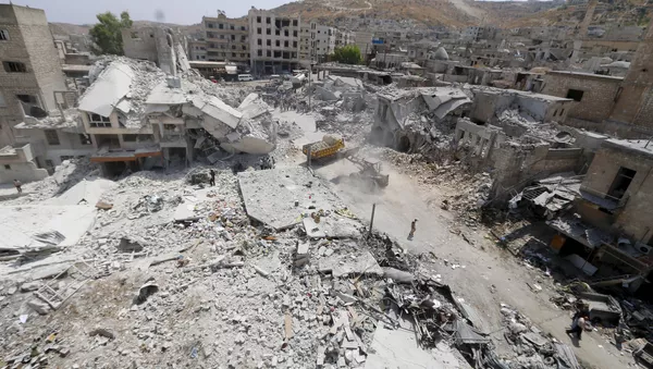 A general view shows the damage after a Syrian army fighter jet crashed into a busy marketplace in the rebel-held northwestern town of Ariha August 3, 2015 - Sputnik Afrique