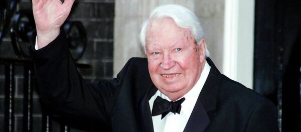 Britain's former Prime Minister Sir Edward Heath arrives at 10 Downing Street, in London Monday, April 29, 2002, where Prime Minister Tony Blair was hosting a celebratory royal Golden Jubilee dinner. Britain's former Prime Minister Sir Edward Heath arrives at 10 Downing Street, in London Monday, April 29, 2002, where Prime Minister Tony Blair was hosting a celebratory royal Golden Jubilee dinner. - Sputnik Afrique