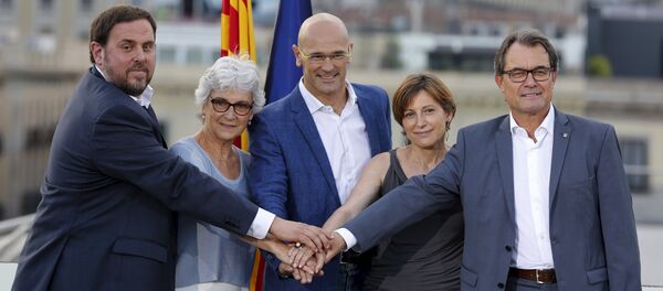Oriol Junqueras, Muriel Casals, Raul Romeva, Carme Forcadell et Artur Mas - Sputnik Afrique