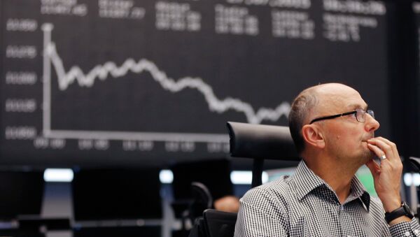 A trader watches his screens at the stock market in Frankfurt, Germany - Sputnik Afrique
