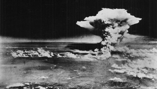 An atomic cloud billows above Hiroshima city following the explosion of the first atomic bomb to be used in warfare in Hiroshima, in this handout photo taken by the U.S. Army on August 6, 1945, and distributed by the Hiroshima Peace Memorial Museum. The words written on the photo are from the source - Sputnik Afrique