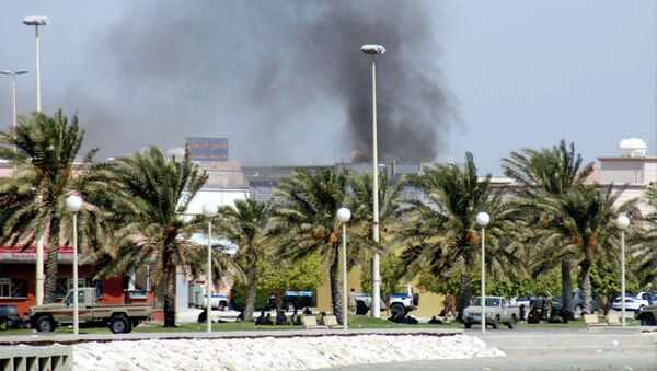 A plume of smoke rises above the Saudi Arabian city of Dammam - Sputnik Afrique