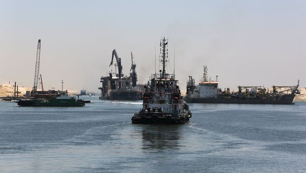Ships are seen crossing through the New Suez Canal, Ismailia, Egypt, July 29, 2015 - Sputnik Afrique