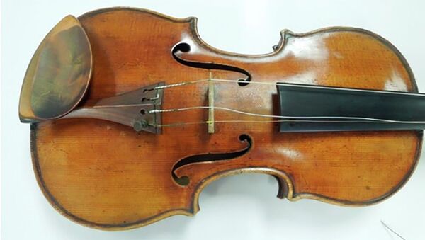The Ames Stradivarius violin is seen in an undated handout picture released by the FBI - Sputnik Afrique