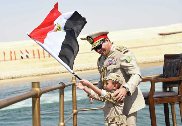 Nouveau canal de Suez: l'Égypte reprend le chemin de la puissance - Sputnik Afrique