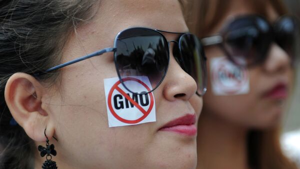 Greenpeace activists take part in a protest march against Monsanto in Bangalore on May 24, 2014 - Sputnik Afrique