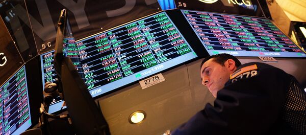 A trader works on the floor of the New York Stock Exchange (NYSE) on February 6, 2015, in New York A trader works on the floor of the New York Stock Exchange (NYSE) on February 6, 2015, in New York - Sputnik Afrique