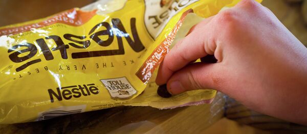 Snitching Nestle Chocolate Morsels - Sputnik Afrique