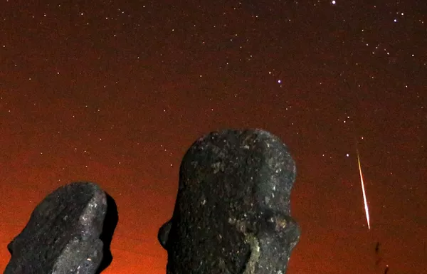 A meteor streaks across the sky during the Perseid meteor shower at the Maculje archaeological site near Novi Travnik in the early morning August 13, 2015. - Sputnik Afrique