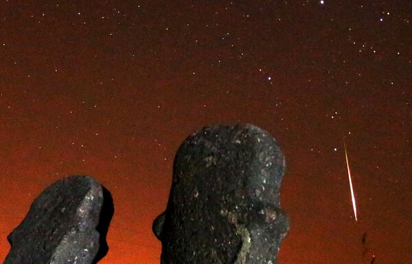 A meteor streaks across the sky during the Perseid meteor shower at the Maculje archaeological site near Novi Travnik in the early morning August 13, 2015. - Sputnik Afrique