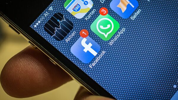 Facebook and WhatsApp, pictured on a smartphone - Sputnik Afrique