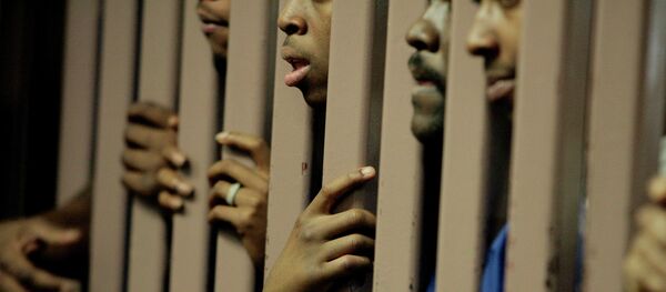 African-American inmates talk to clergy and community activists Thursday, Feb. 9, 2006, about racial clashes with Latinos at the Pitchess Detention Center in Castaic, 40 miles north of downtown Los Angeles. - Sputnik Afrique