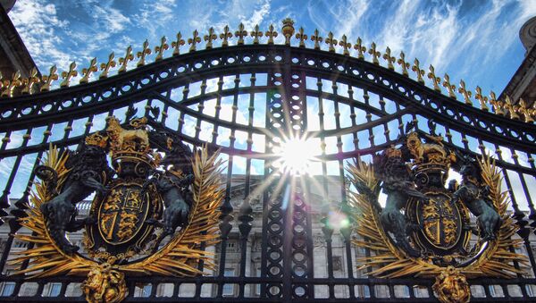 The Gates at Buckingham Palace - Sputnik Afrique
