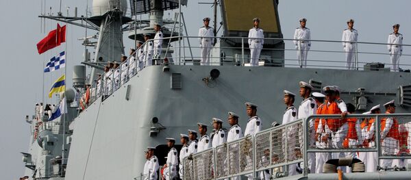 Les marins de la flotte russe et de la flotte chinoise au cours de la cérémonie d'ouverture des exercices militaires conjoints Coopération maritime 2015. - Sputnik Afrique