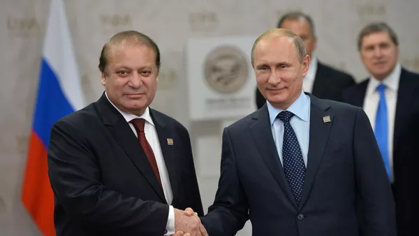 Le président russe Vladimir Poutine et le premier ministre pakistanais Nawaz Sharif lors de leur rencontre à Oufa le 10 juillet 2015 - Sputnik Afrique