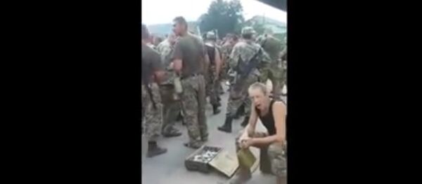 Ukraine: les soldats font la queue pour manger - Sputnik Afrique