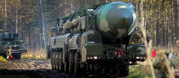 Un camouflage dernier cri pour les missiles balistiques russes Topol Un camouflage dernier cri pour les missiles balistiques russes Topol - Sputnik Afrique