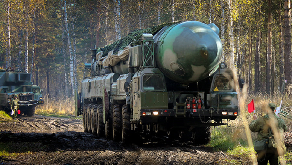 Un camouflage dernier cri pour les missiles balistiques russes Topol - Sputnik Afrique