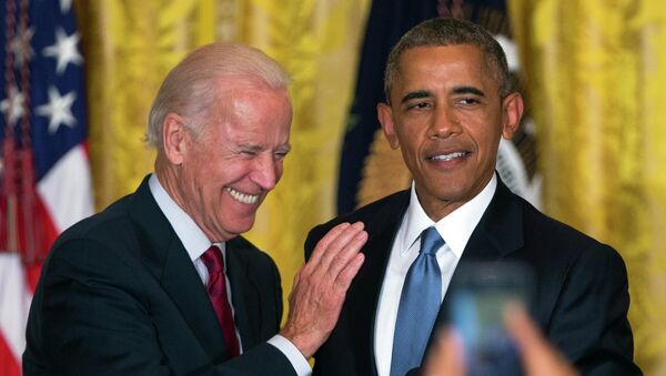 Le vice-Président de l'époque Joe Biden and le Président américain Barack Obama  - Sputnik Afrique