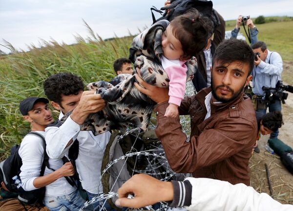 Des réfugiés syriens atteignent la Hongrie - Sputnik Afrique