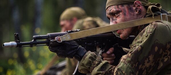 Des participants d'un concours militaire représentant des Forces armées russes - Sputnik Afrique