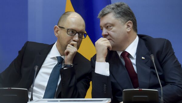 Le premier ministre ukrainien Arseni Iatseniouk et le président ukrainien Piotr Porochenko - Sputnik Afrique