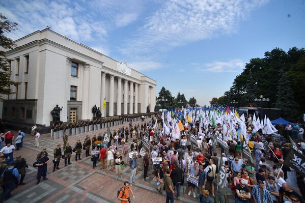 Ukraine: violentes manifestations devant le Parlement - Sputnik Afrique