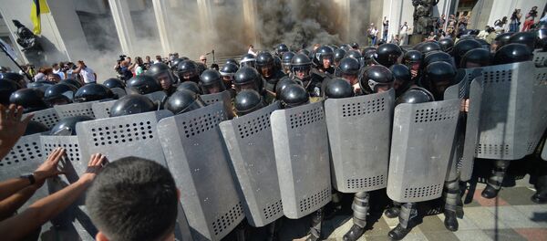 Ukraine: violentes manifestations devant le Parlement - Sputnik Afrique