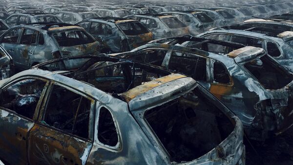 Сгоревшие автомобили в результате взрыва в Тяньцзине - Sputnik Afrique