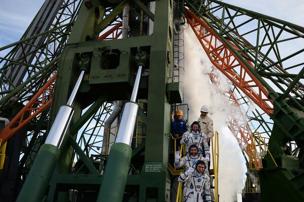 Un nouvel équipage s'envole vers l'ISS - Sputnik Afrique