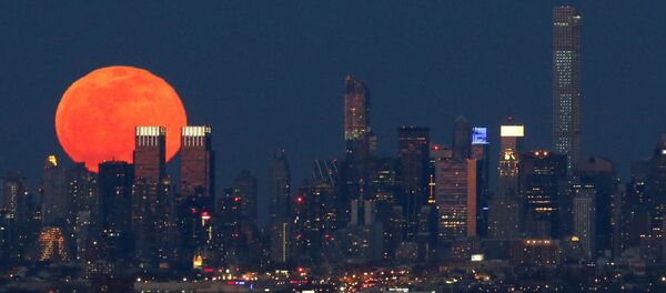 La Lune au-dessus de New York La Lune au-dessus de New York - Sputnik Afrique